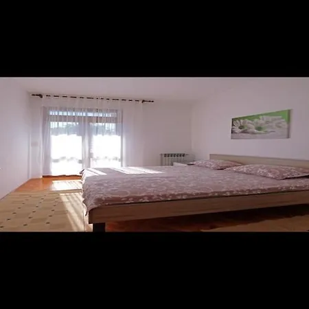 Stella - Three Bedroom With Balcony * Pola