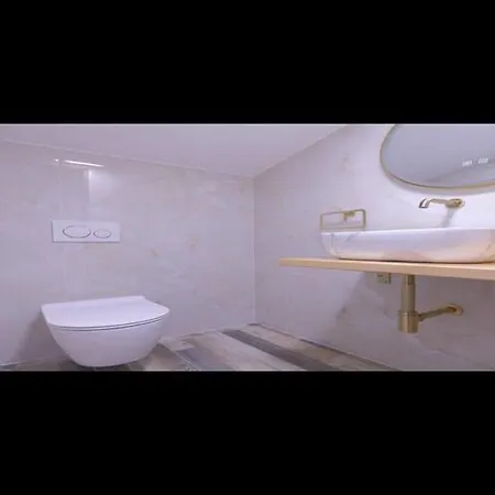 Stella - Three Bedroom With Balcony דירה