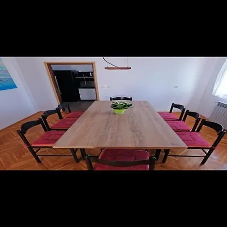 Stella - Three Bedroom With Balcony פולה