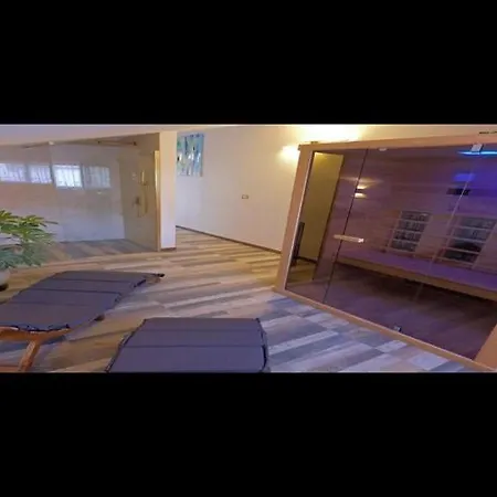 Stella - Three Bedroom With Balcony פולה