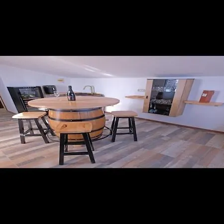 Stella - Three Bedroom With Balcony * פולה