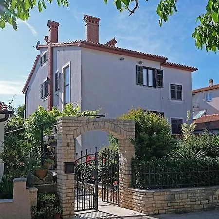 Stella - Three Bedroom With Balcony Apartman