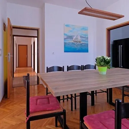 דירה Stella - Three Bedroom With Balcony *