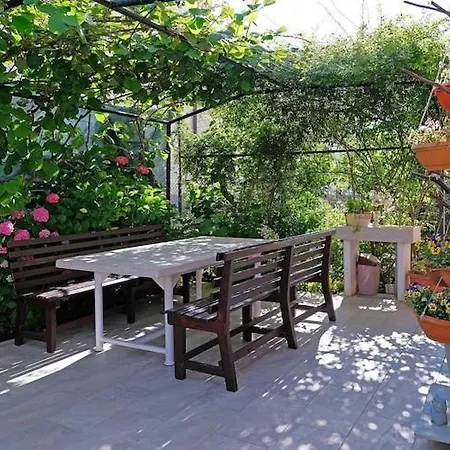 Stella - Three Bedroom With Balcony Pola