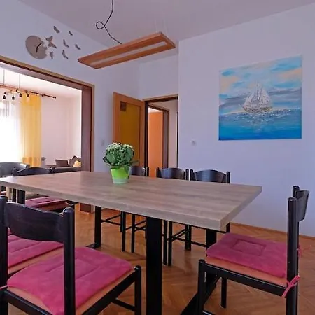 Stella - Three Bedroom With Balcony * Póla