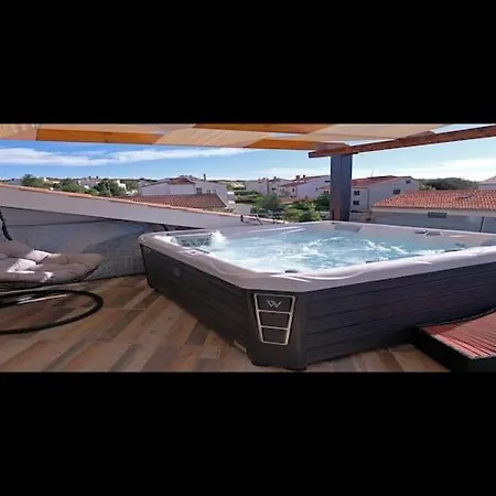 Stella - Three Bedroom With Balcony דירה