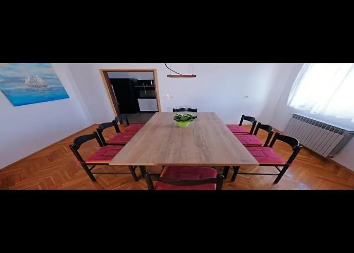 Stella - Three Bedroom With Balcony Pula