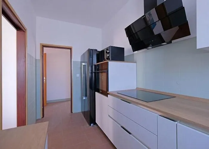 Stella - Three Bedroom With Balcony Apartament *
