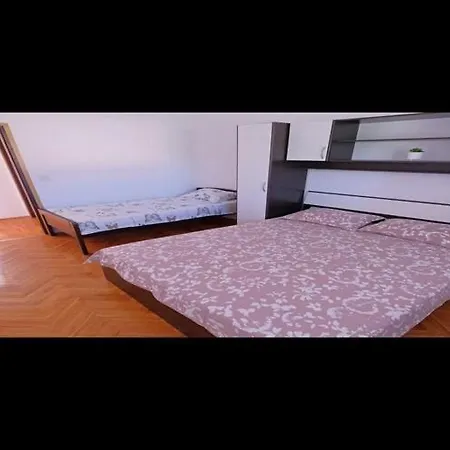 Stella - Three Bedroom With Balcony * Пула