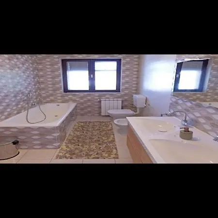 Stella - Three Bedroom With Balcony Апартаменти *