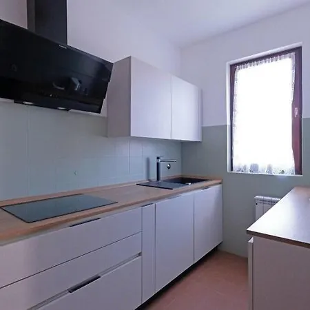 Stella - Three Bedroom With Balcony Lägenhet