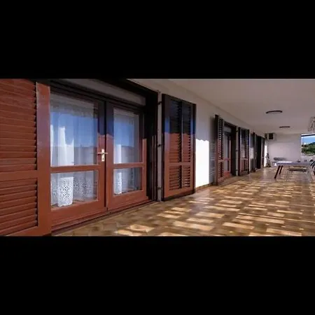 Stella - Three Bedroom With Balcony