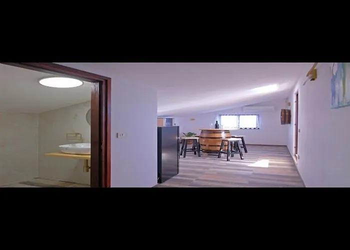 Apartman Stella - Three Bedroom With Balcony Póla