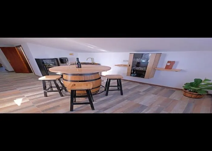 Stella - Three Bedroom With Balcony * Póla