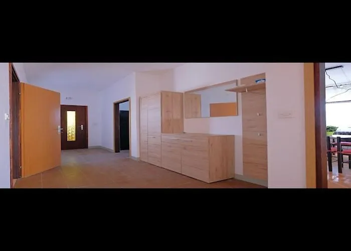 Apartman Stella - Three Bedroom With Balcony