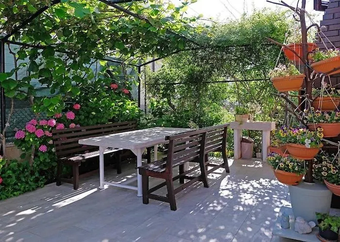 Stella - Three Bedroom With Balcony Pula