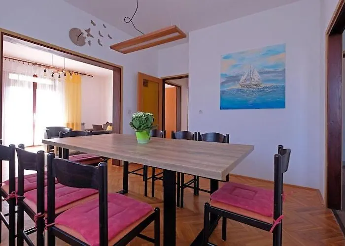 Stella - Three Bedroom With Balcony * Pula