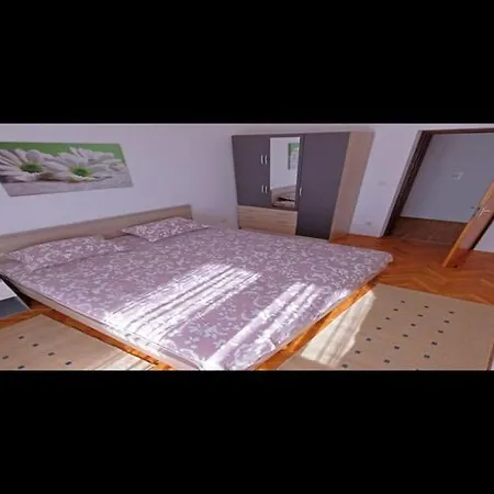 Apartment Stella - Three Bedroom With Balcony