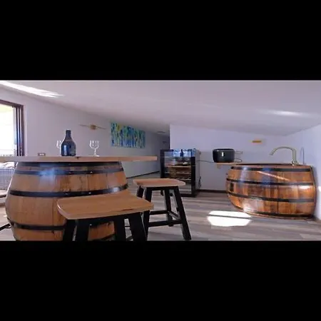 Stella - Three Bedroom With Balcony Apartment Pula